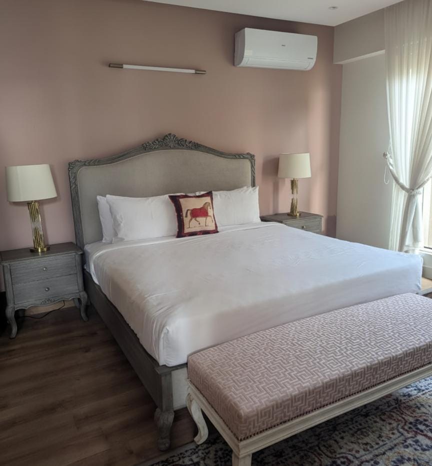 Victorian Bed (Silver)